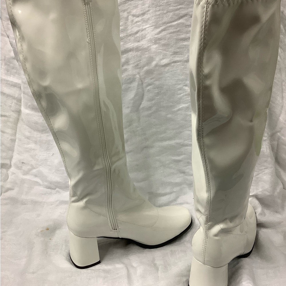 White Heeled Boots with Chunky Heel
